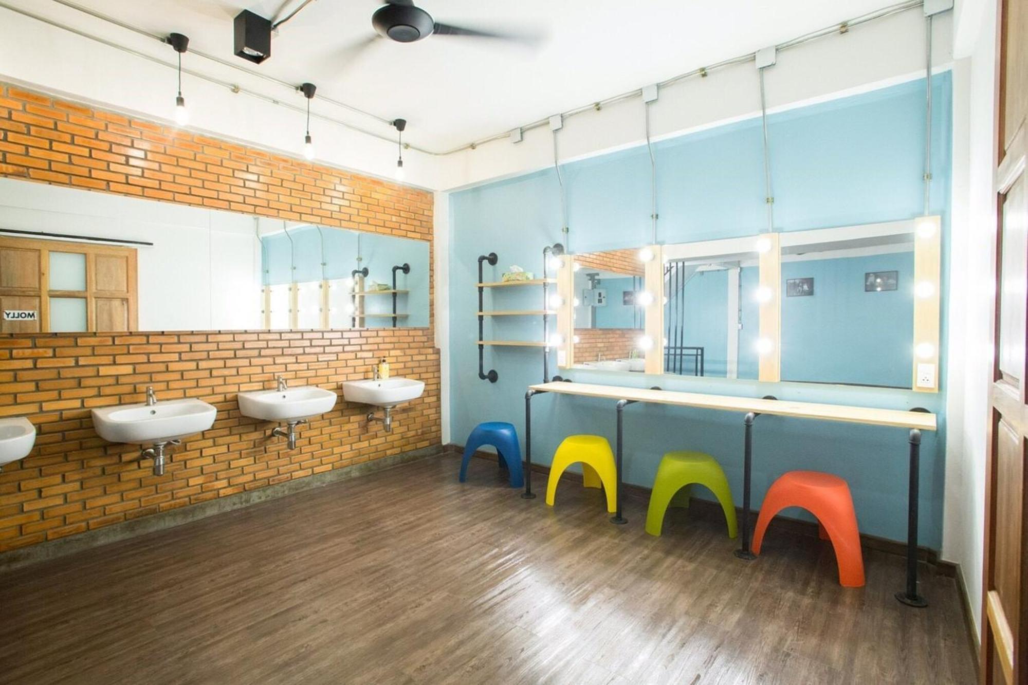 Vestique Hostel Chiang Mai Exterior photo