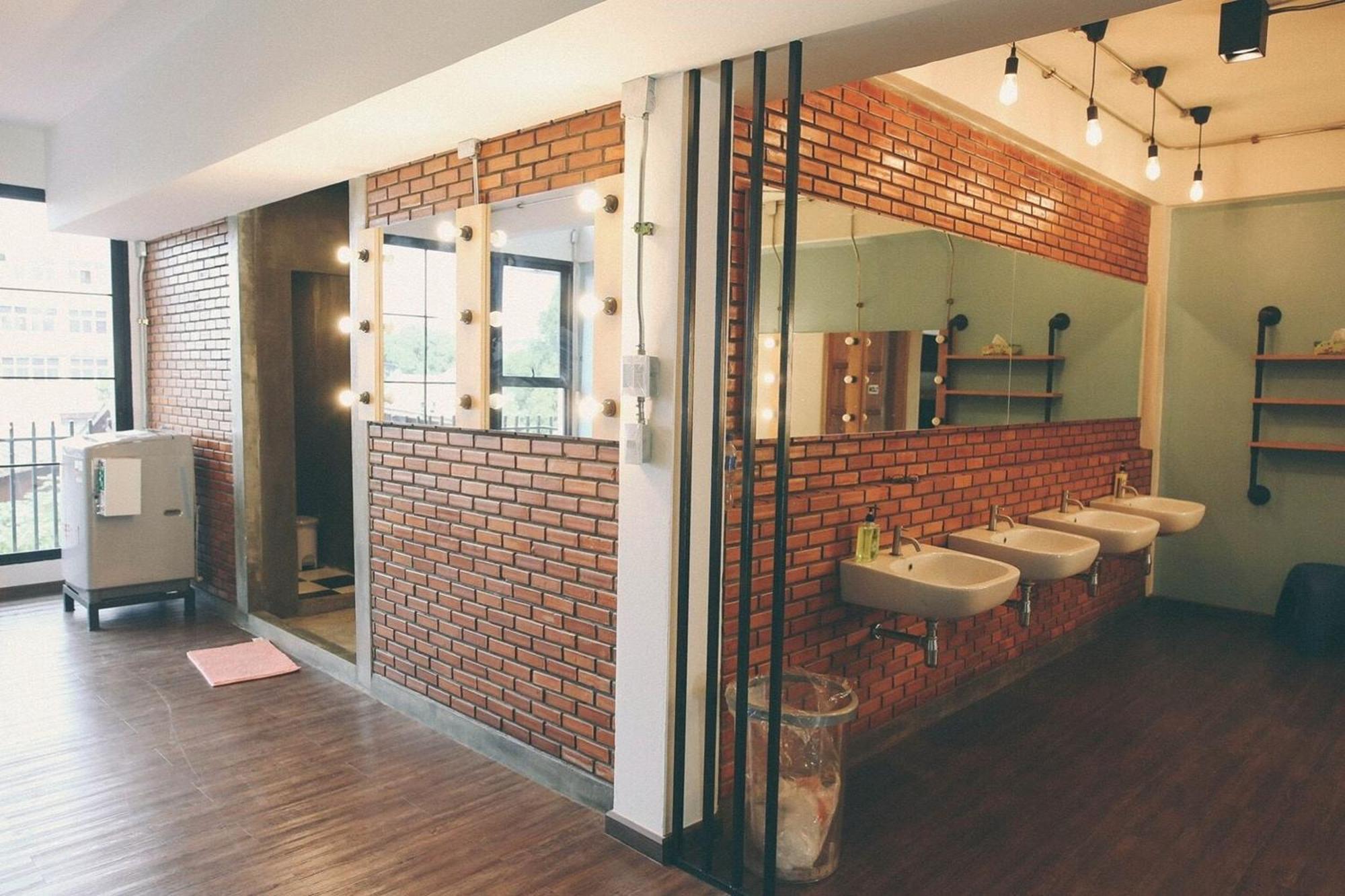 Vestique Hostel Chiang Mai Exterior photo